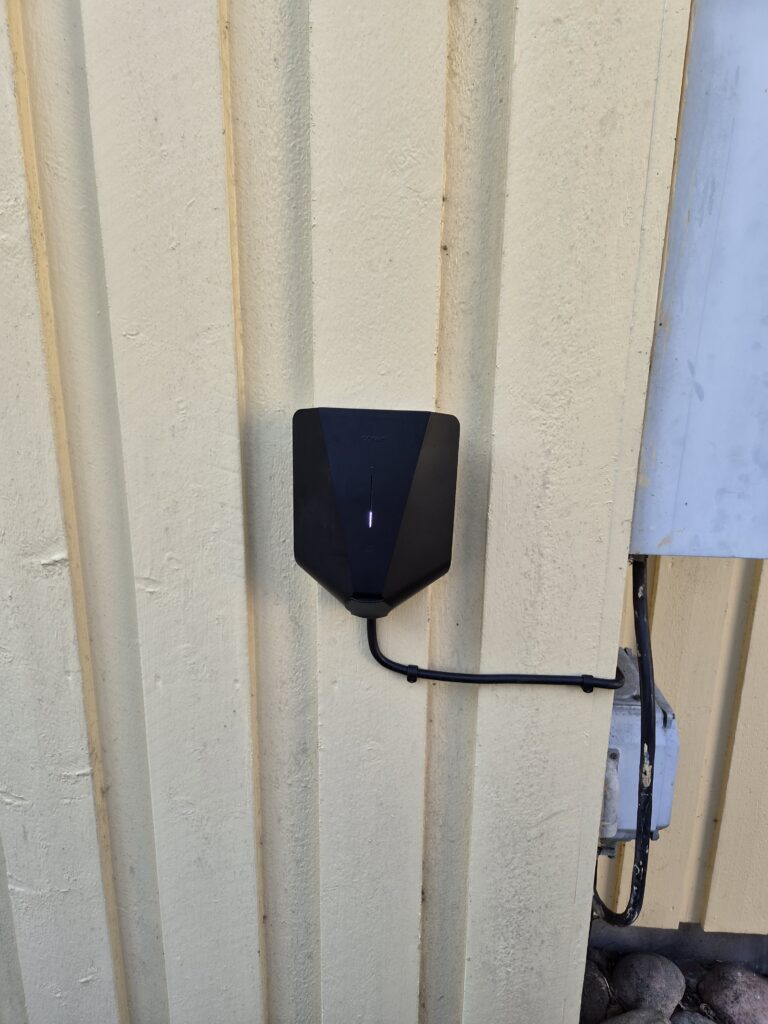 Easee laddbox installerad på villa i Bengtsfors