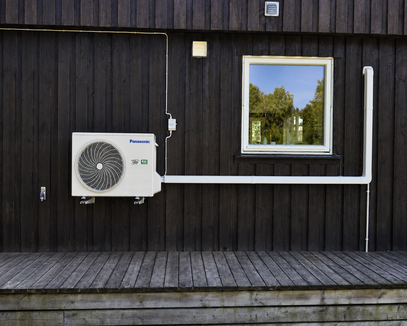 Installerad luft/luft-värmepump på villa i Bengtsfors